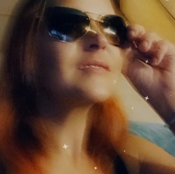 Ladies Prada sunglasses - Picture 3 of 7